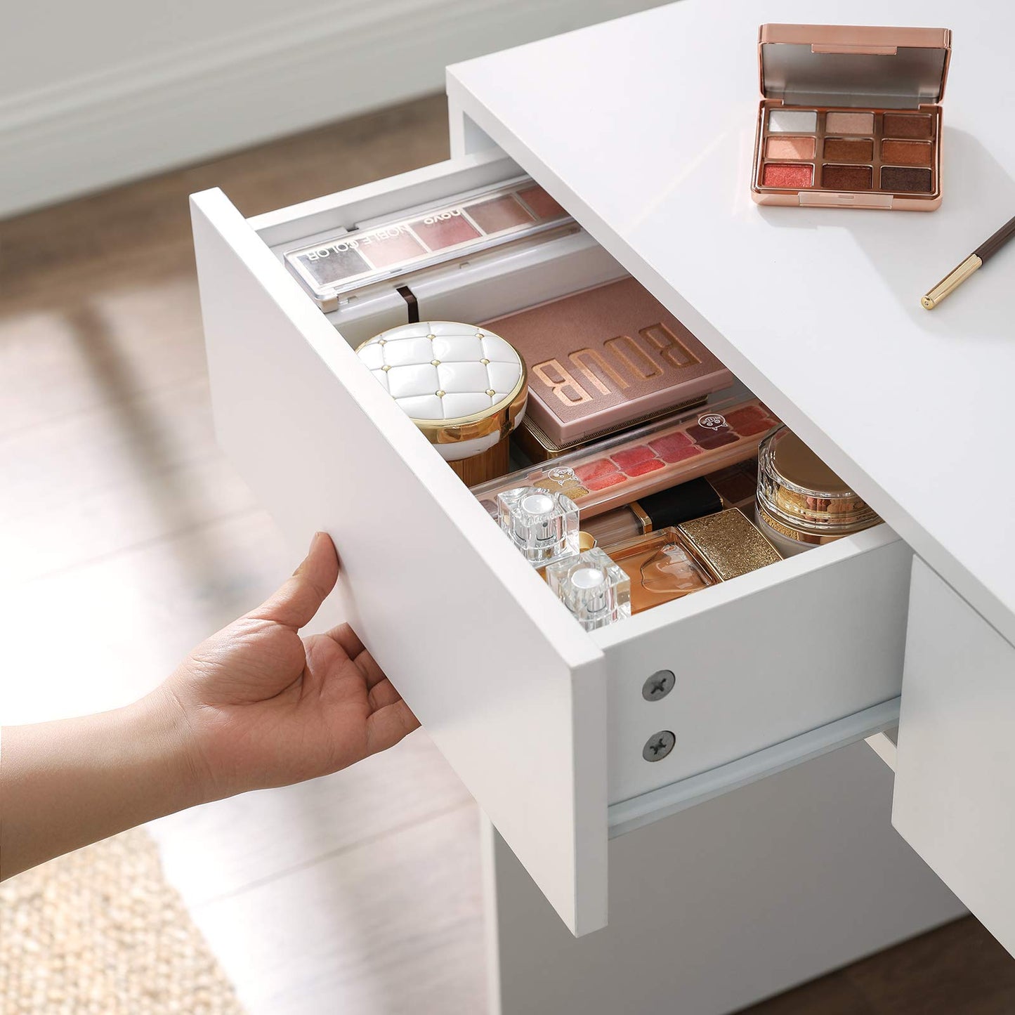 Dressing Table With Mirror